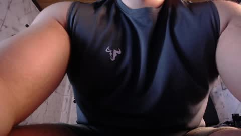 Snapshot of darius_wolfe chatting on May 9, 1:16 pm Darius online show from May 9, 1:16 pm
