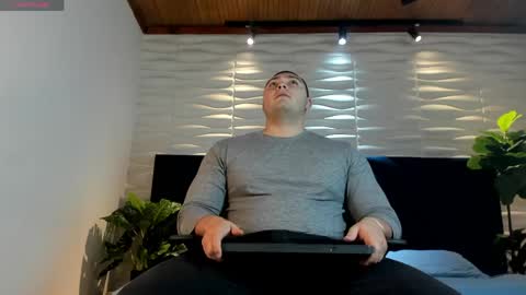 Snapshot of darius_wolfe chatting on May 31, 11:06 am Darius online show from May 31, 11:06 am