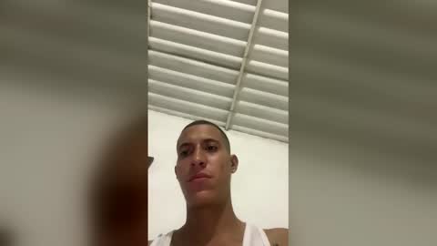 darjhon_m320 online show from April 20, 4:37 am