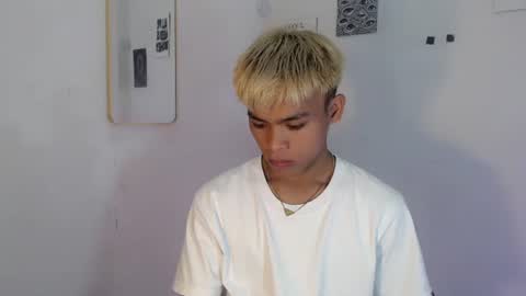 Snapshot of dark_babe chatting on August 4, 3:53 am dark_babe online show from August 4, 3:53 am