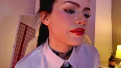 Snapshot of dark_diva chatting on June 4, 9:21 pm Diva online show from June 4, 9:21 pm