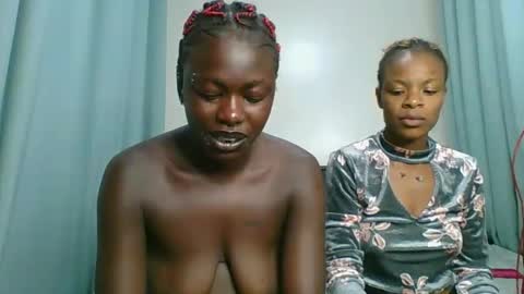 Snapshot of dark_divah chatting on April 2, 9:56 pm Divah online show from April 2, 9:56 pm
