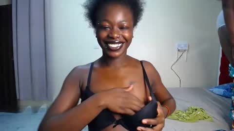 Snapshot of dark_divah chatting on May 6, 3:28 pm Divah online show from May 6, 3:28 pm