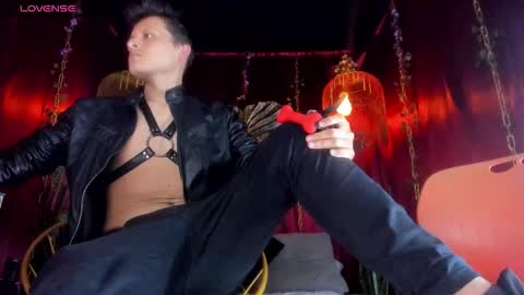 dark hunter  online show from February 17, 2:30 am