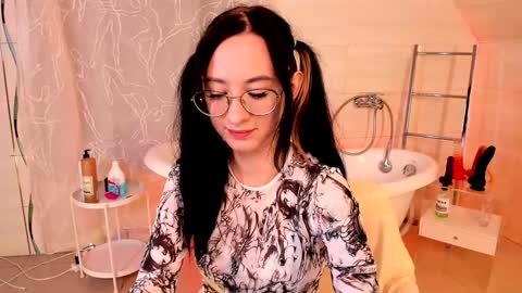 Lola online show from December 14, 9:51 am