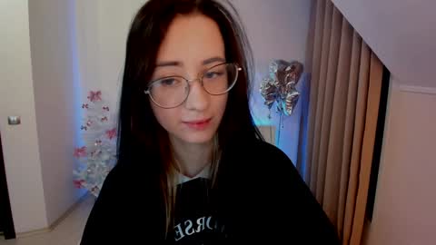 Lola online show from January 1, 10:32 am