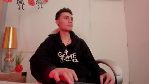 dark_sun333 online show from October 30, 2:35 am