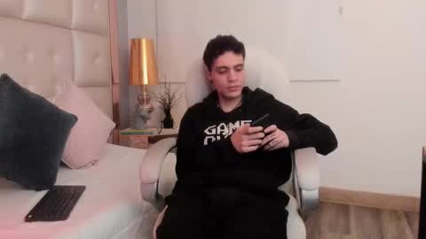 dark_sun333 online show from January 9, 1:52 am