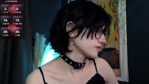 Snapshot of dark_vamp_ chatting on December 5, 9:39 pm Vamp online show from December 5, 9:39 pm