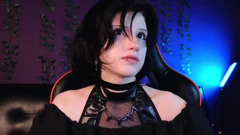 Snapshot of dark_vamp_ chatting on January 18, 9:34 pm Vamp online show from January 18, 9:34 pm