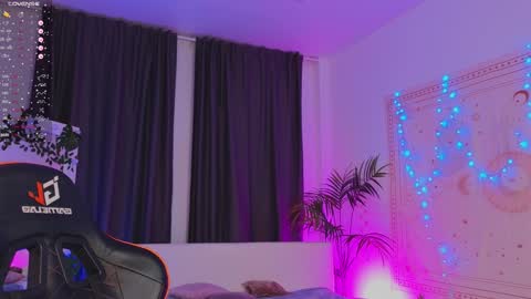 Snapshot of dark_vamp_ chatting on February 1, 3:19 am Vamp online show from February 1, 3:19 am