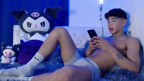 Snapshot of darkboy26_ chatting on January 21, 1:39 am Blake online show from January 21, 1:39 am