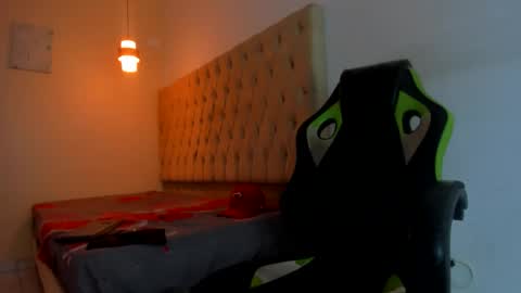 darkknightx01 online show from December 19, 2:29 am