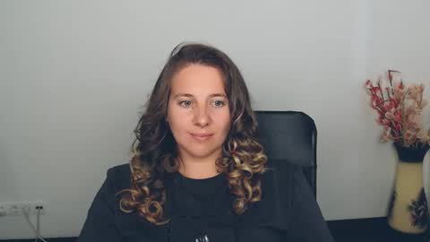 Snapshot of darklure_ chatting on September 12, 2:06 pm Anna online show from September 12, 2:06 pm