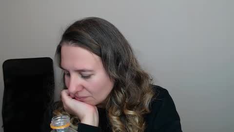 Snapshot of darklure_ chatting on October 20, 4:51 pm Anna online show from October 20, 4:51 pm