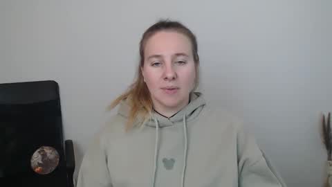 Snapshot of darklure_ chatting on November 2, 1:13 pm Anna online show from November 2, 1:13 pm