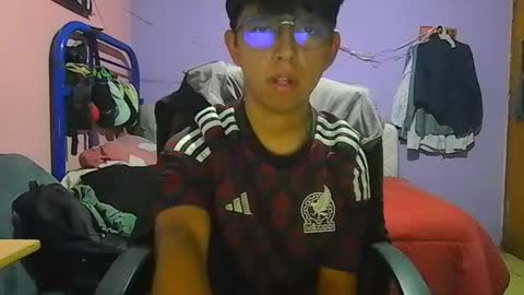 Snapshot of darknex_ chatting on June 20, 5:43 am Jose Ian online show from June 20, 5:43 am
