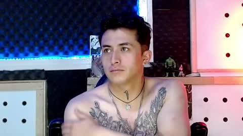 Snapshot of darko0717 chatting on December 23, 1:40 am DARKO0717 online show from December 23, 1:40 am