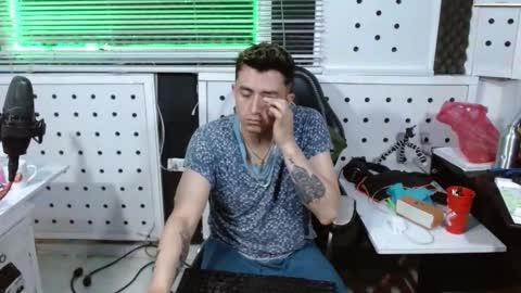 DARKO0717 online show from December 1, 1:49 pm