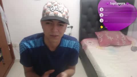 Snapshot of darkr_ider chatting on June 13, 8:40 pm darkr_ider online show from June 13, 8:40 pm