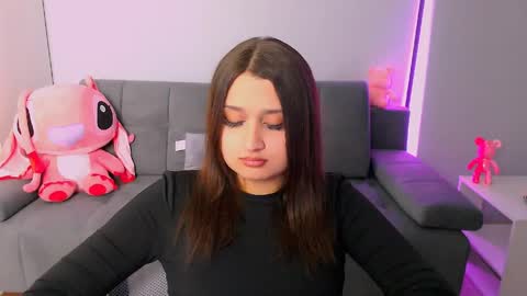 Amelie online show from May 4, 6:15 pm