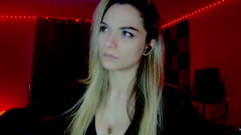 roseredgoddess online show from November 27, 3:41 am