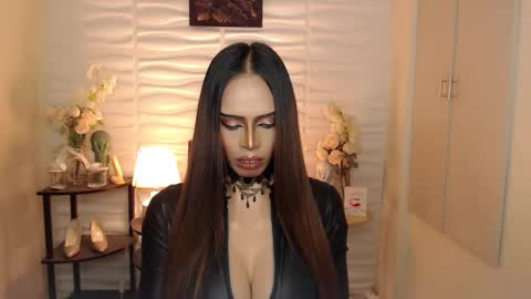 Snapshot of darksoul_mistress chatting on December 16, 6:32 am HAPPY BIRTHDAY MISTRESS MADRIANA online show from December 16, 6:32 am