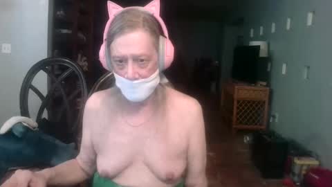 Snapshot of darla_darling1222101 chatting on February 12, 6:52 am darla_darling1222101 online show from February 12, 6:52 am