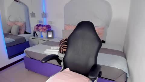 Darle Volant online show from September 13, 1:44 pm