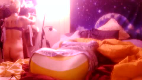 Snapshot of darnette_daisy chatting on May 5, 6:10 am darnette_daisy online show from May 5, 6:10 am