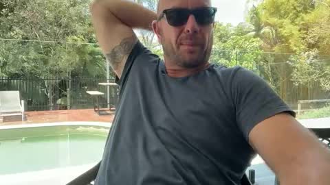 Snapshot of dartanian0001 chatting on October 19, 2:01 am dartanian0001 online show from October 19, 2:01 am