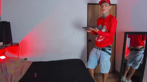 darwin_stark online show from May 7, 1:44 am