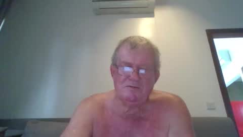 Snapshot of darwincock chatting on May 9, 4:39 am darwincock online show from May 9, 4:39 am