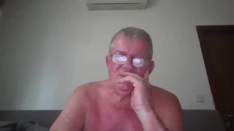 Snapshot of darwincock chatting on May 22, 1:13 am darwincock online show from May 22, 1:13 am