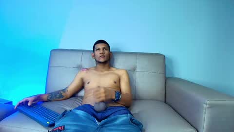 Snapshot of darwinwavex chatting on April 16, 3:02 pm darwinwavex online show from April 16, 3:02 pm