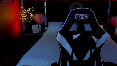 Snapshot of daryana_gray chatting on June 1, 6:15 am daryana_gray online show from June 1, 6:15 am