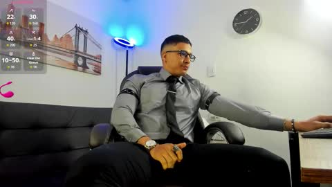 Snapshot of dash_bukoski chatting on October 3, 12:57 pm Dash online show from October 3, 12:57 pm