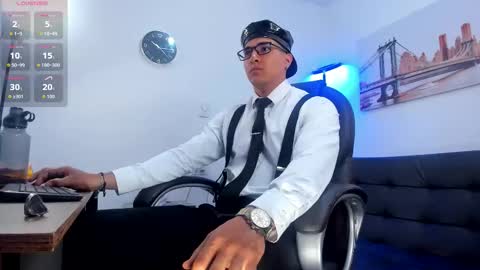 Snapshot of dash_bukoski chatting on October 7, 11:18 am Dash online show from October 7, 11:18 am