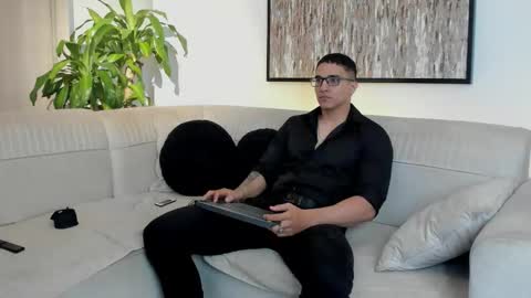 Snapshot of dash_bukoski chatting on February 13, 11:06 am Dash online show from February 13, 11:06 am