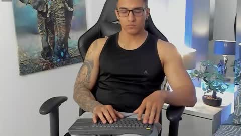 Snapshot of dash_bukoski chatting on February 25, 12:26 pm Dash online show from February 25, 12:26 pm