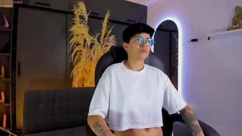 Snapshot of dass_roman chatting on April 1, 7:22 pm Dass Roman online show from April 1, 7:22 pm