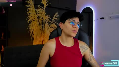 Snapshot of dass_roman chatting on May 2, 9:20 pm Dass Roman online show from May 2, 9:20 pm