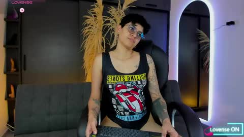 Snapshot of dass_roman chatting on May 12, 9:12 pm Dass Roman online show from May 12, 9:12 pm