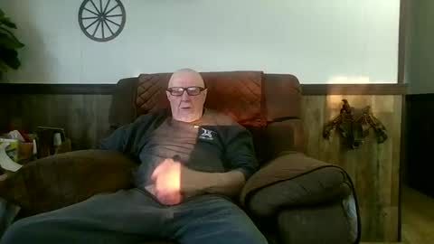 dave571960 online show from April 12, 10:42 am