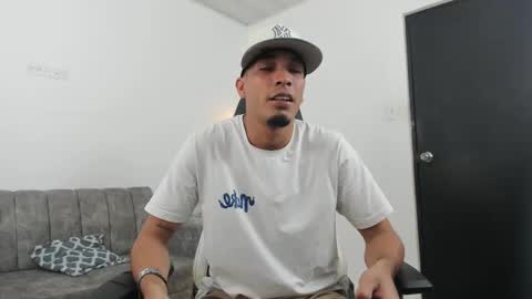 Snapshot of dave_skinnycum420 chatting on October 4, 5:27 am dave online show from October 4, 5:27 am