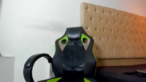 Snapshot of dave_skinnycum420 chatting on October 25, 7:49 am dave online show from October 25, 7:49 am