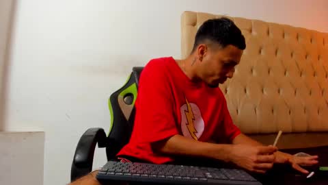 Snapshot of dave_skinnycum420 chatting on October 28, 7:01 am dave online show from October 28, 7:01 am