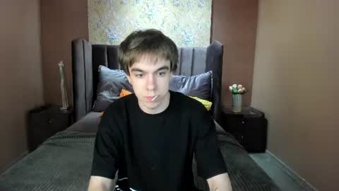 Snapshot of davebevy chatting on June 18, 7:29 pm Dave online show from June 18, 7:29 pm