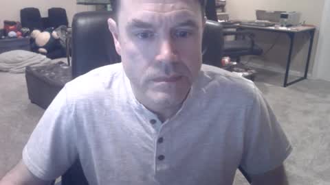 Snapshot of daved14u chatting on April 13, 5:46 am daved14u online show from April 13, 5:46 am