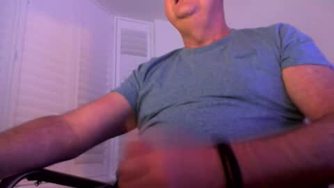 davesu12345 online show from December 15, 7:12 am